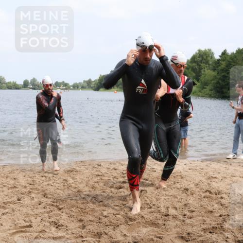 21.06.2025 - 27. Vierlanden-Triathlon Lena Gebhardt http://msf.ph/oto/8037128 15.06.2025 12:03:28 Schwimmen 1004, 1005, 1006, 1007, 1008 meine-sportfotos.de