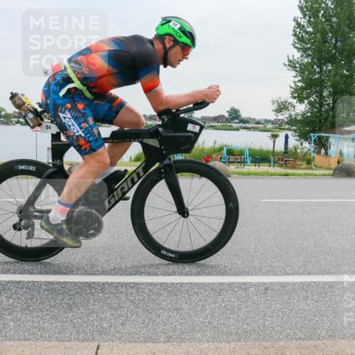 15.06.2025 - 27. Vierlanden-Triathlon H.Heesch http://msf.ph/oto/8037134 15.06.2025 10:50:09 Radfahren 39, 54, 225, 409 meine-sportfotos.de
