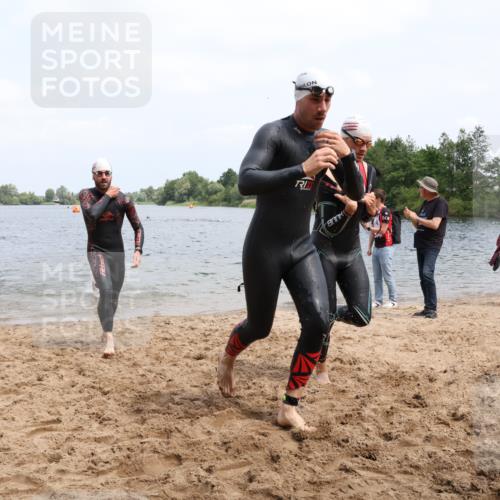 21.06.2025 - 27. Vierlanden-Triathlon Lena Gebhardt http://msf.ph/oto/8037137 15.06.2025 12:03:29 Schwimmen 1004, 1005, 1006, 1007, 1008 meine-sportfotos.de