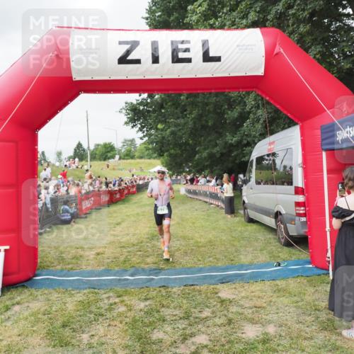 21.06.2025 - 27. Vierlanden-Triathlon MichiJ http://msf.ph/oto/8037143 15.06.2026 13:07:40 Ziel 676 meine-sportfotos.de