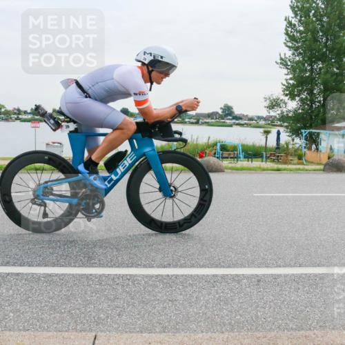 15.06.2025 - 27. Vierlanden-Triathlon H.Heesch http://msf.ph/oto/8037144 15.06.2025 10:50:09 Radfahren 39, 54, 225, 409 meine-sportfotos.de