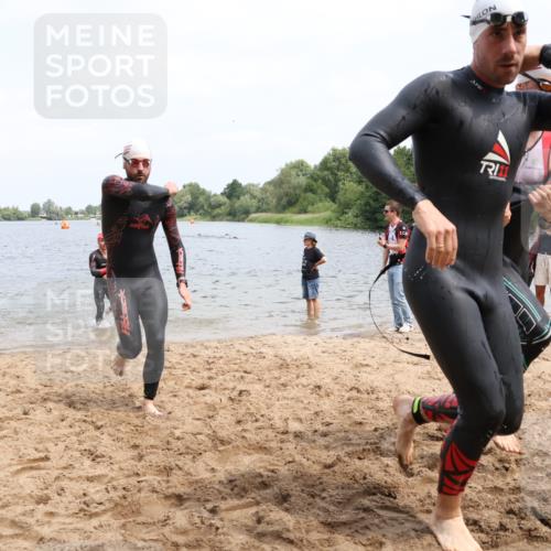 21.06.2025 - 27. Vierlanden-Triathlon Lena Gebhardt http://msf.ph/oto/8037145 15.06.2025 12:03:29 Schwimmen 1004, 1005, 1006, 1007, 1008 meine-sportfotos.de