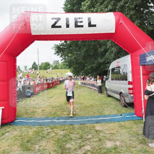 21.06.2025 - 27. Vierlanden-Triathlon MichiJ http://msf.ph/oto/8037148 15.06.2026 13:07:40 Ziel 676 meine-sportfotos.de