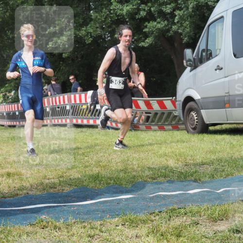 21.06.2025 - 27. Vierlanden-Triathlon KatJ http://msf.ph/oto/8037158 15.06.2025 11:27:09 Schwimmen 886, 961 meine-sportfotos.de