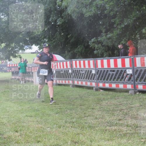 21.06.2025 - 27. Vierlanden-Triathlon KatJ http://msf.ph/oto/8037171 15.06.2025 14:17:40 Ziel 1169 meine-sportfotos.de