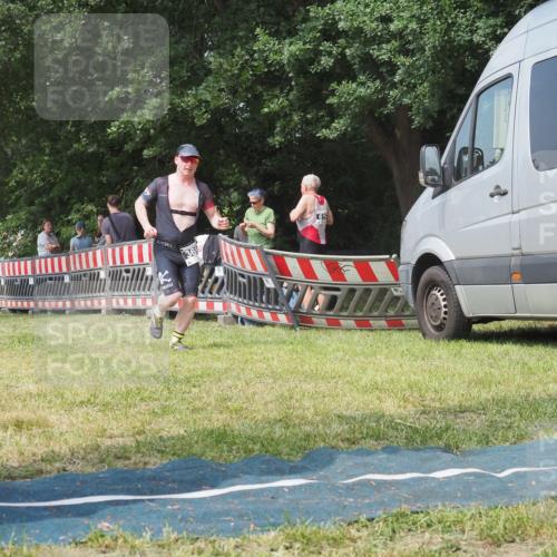 21.06.2025 - 27. Vierlanden-Triathlon KatJ http://msf.ph/oto/8037172 15.06.2025 11:27:16 Schwimmen 884, 886, 961 meine-sportfotos.de