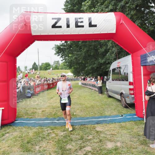 21.06.2025 - 27. Vierlanden-Triathlon MichiJ http://msf.ph/oto/8037175 15.06.2026 13:07:41 Ziel 676 meine-sportfotos.de