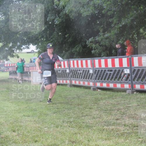 21.06.2025 - 27. Vierlanden-Triathlon KatJ http://msf.ph/oto/8037176 15.06.2025 14:17:40 Ziel 1169 meine-sportfotos.de