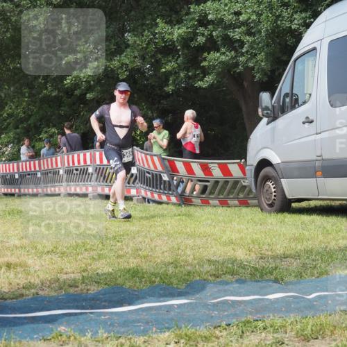 21.06.2025 - 27. Vierlanden-Triathlon KatJ http://msf.ph/oto/8037177 15.06.2025 11:27:17 Schwimmen 884, 886, 961 meine-sportfotos.de