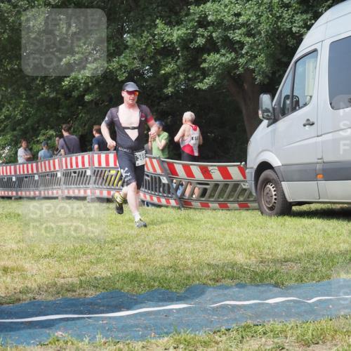 21.06.2025 - 27. Vierlanden-Triathlon KatJ http://msf.ph/oto/8037180 15.06.2025 11:27:17 Schwimmen 884, 886, 961 meine-sportfotos.de