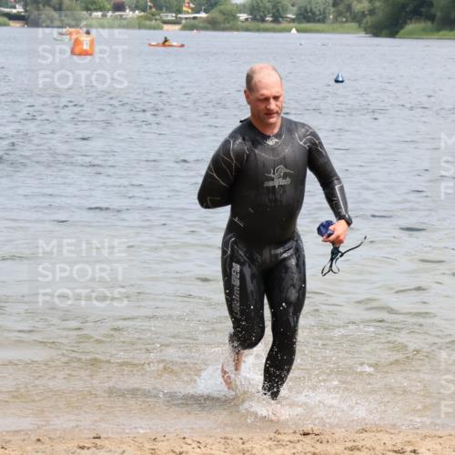 21.06.2025 - 27. Vierlanden-Triathlon Lena Gebhardt http://msf.ph/oto/8037189 15.06.2025 12:03:53 Schwimmen 994 meine-sportfotos.de