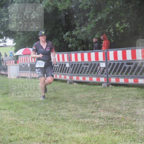 21.06.2025 - 27. Vierlanden-Triathlon KatJ http://msf.ph/oto/8037191 15.06.2025 14:17:40 Ziel 1169 meine-sportfotos.de
