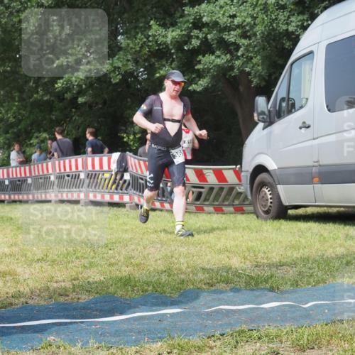 21.06.2025 - 27. Vierlanden-Triathlon KatJ http://msf.ph/oto/8037193 15.06.2025 11:27:17 Schwimmen 884, 886, 961 meine-sportfotos.de
