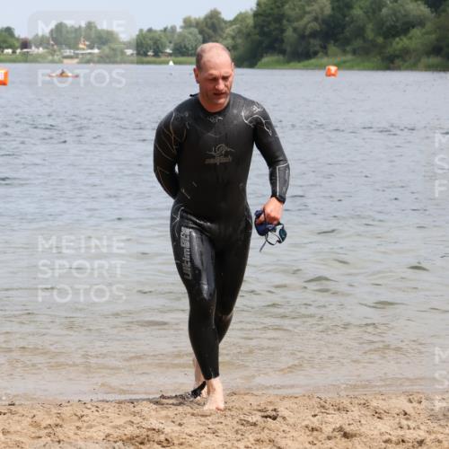 21.06.2025 - 27. Vierlanden-Triathlon Lena Gebhardt http://msf.ph/oto/8037195 15.06.2025 12:03:54 Schwimmen 994 meine-sportfotos.de