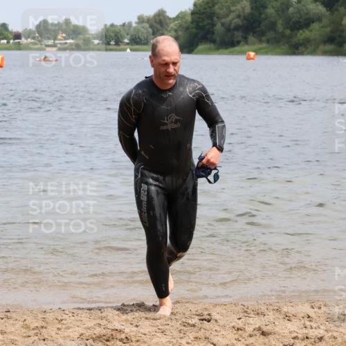 21.06.2025 - 27. Vierlanden-Triathlon Lena Gebhardt http://msf.ph/oto/8037200 15.06.2025 12:03:54 Schwimmen 994 meine-sportfotos.de