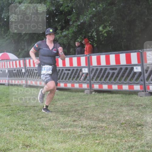 21.06.2025 - 27. Vierlanden-Triathlon KatJ http://msf.ph/oto/8037204 15.06.2025 14:17:41 Ziel 1169 meine-sportfotos.de