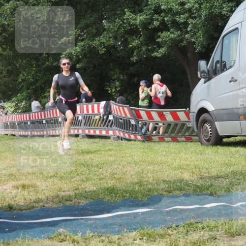 21.06.2025 - 27. Vierlanden-Triathlon KatJ http://msf.ph/oto/8037205 15.06.2025 11:27:21 Schwimmen 884, 886, 961 meine-sportfotos.de