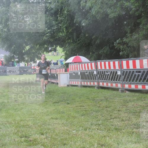 21.06.2025 - 27. Vierlanden-Triathlon KatJ http://msf.ph/oto/8037206 15.06.2025 14:17:55 Ziel 1212 meine-sportfotos.de