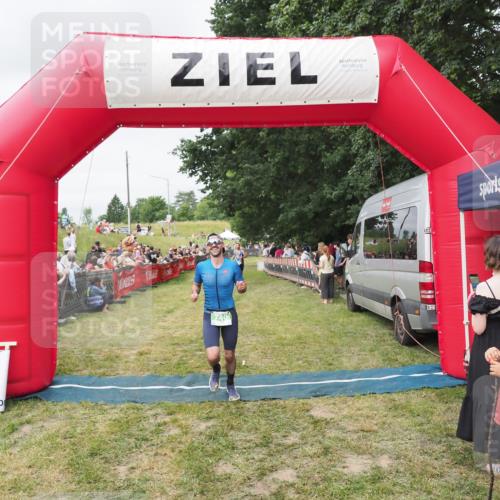21.06.2025 - 27. Vierlanden-Triathlon MichiJ http://msf.ph/oto/8037208 15.06.2026 13:08:28 Ziel 685, 740 meine-sportfotos.de