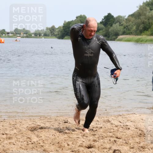 21.06.2025 - 27. Vierlanden-Triathlon Lena Gebhardt http://msf.ph/oto/8037214 15.06.2025 12:03:55 Schwimmen 994 meine-sportfotos.de