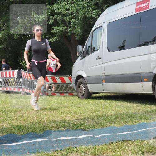 21.06.2025 - 27. Vierlanden-Triathlon KatJ http://msf.ph/oto/8037217 15.06.2025 11:27:21 Schwimmen 884, 886, 961 meine-sportfotos.de