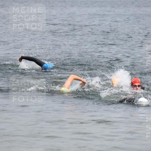 21.06.2025 - 27. Vierlanden-Triathlon Lena Gebhardt http://msf.ph/oto/8037223 15.06.2025 12:03:58 Schwimmen 994 meine-sportfotos.de