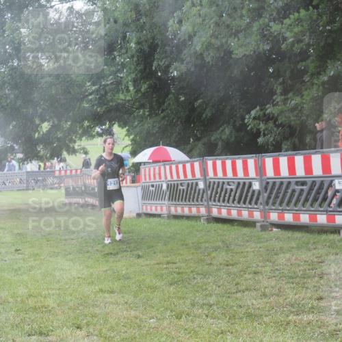 21.06.2025 - 27. Vierlanden-Triathlon KatJ http://msf.ph/oto/8037224 15.06.2025 14:17:56 Ziel 1212 meine-sportfotos.de