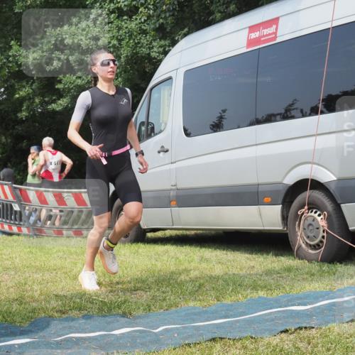 21.06.2025 - 27. Vierlanden-Triathlon KatJ http://msf.ph/oto/8037235 15.06.2025 11:27:22 Schwimmen 884, 886 meine-sportfotos.de