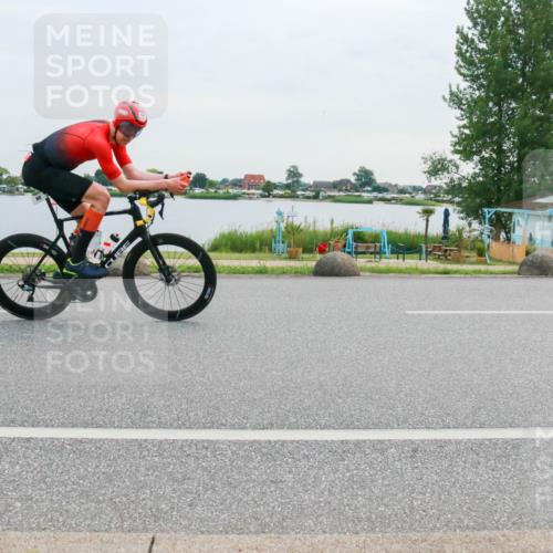 15.06.2025 - 27. Vierlanden-Triathlon H.Heesch http://msf.ph/oto/8037256 15.06.2025 10:50:57 Radfahren 80, 448 meine-sportfotos.de