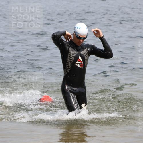21.06.2025 - 27. Vierlanden-Triathlon Lena Gebhardt http://msf.ph/oto/8037263 15.06.2025 12:04:06 Schwimmen 1009, 1010, 1011, 1012, 1013 meine-sportfotos.de