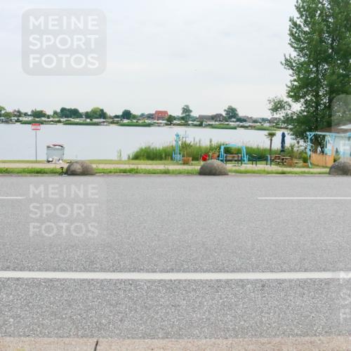 15.06.2025 - 27. Vierlanden-Triathlon H.Heesch http://msf.ph/oto/8037266 15.06.2025 10:50:58 Radfahren 80, 448 meine-sportfotos.de