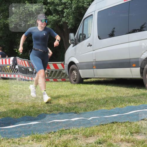 21.06.2025 - 27. Vierlanden-Triathlon KatJ http://msf.ph/oto/8037277 15.06.2025 11:27:26 Schwimmen 884 meine-sportfotos.de