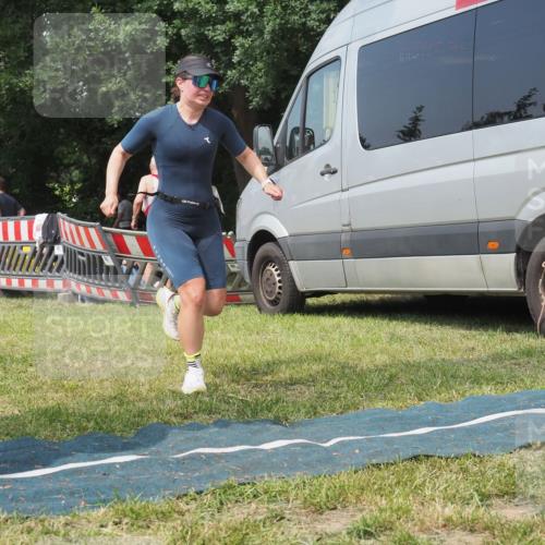 21.06.2025 - 27. Vierlanden-Triathlon KatJ http://msf.ph/oto/8037282 15.06.2025 11:27:26 Schwimmen 884 meine-sportfotos.de