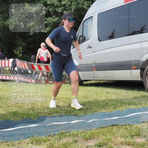 21.06.2025 - 27. Vierlanden-Triathlon KatJ http://msf.ph/oto/8037284 15.06.2025 11:27:26 Schwimmen 884 meine-sportfotos.de