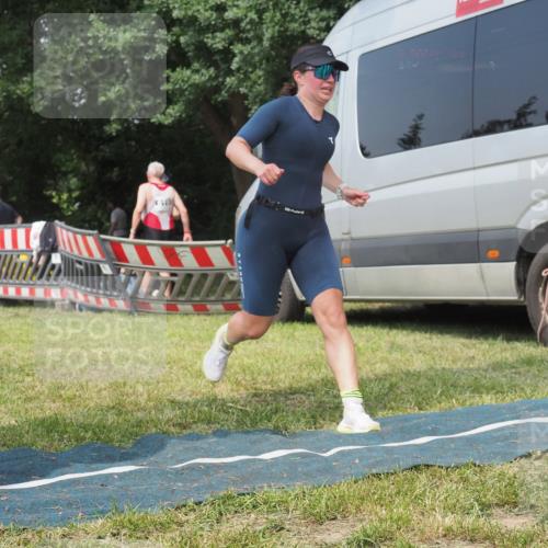 21.06.2025 - 27. Vierlanden-Triathlon KatJ http://msf.ph/oto/8037289 15.06.2025 11:27:26 Schwimmen 884 meine-sportfotos.de
