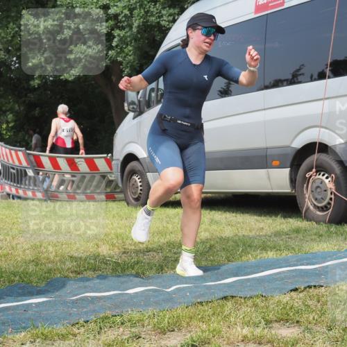 21.06.2025 - 27. Vierlanden-Triathlon KatJ http://msf.ph/oto/8037291 15.06.2025 11:27:26 Schwimmen 884 meine-sportfotos.de