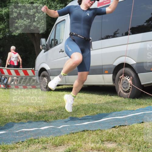 21.06.2025 - 27. Vierlanden-Triathlon KatJ http://msf.ph/oto/8037296 15.06.2025 11:27:26 Schwimmen 884 meine-sportfotos.de