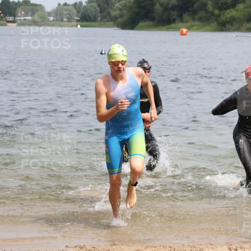 21.06.2025 - 27. Vierlanden-Triathlon Lena Gebhardt http://msf.ph/oto/8037311 15.06.2025 12:04:10 Schwimmen 1009, 1010, 1011, 1012, 1013 meine-sportfotos.de