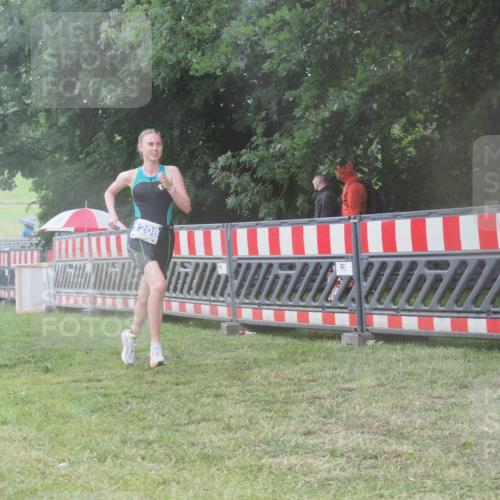 21.06.2025 - 27. Vierlanden-Triathlon KatJ http://msf.ph/oto/8037314 15.06.2025 14:18:21 Ziel 1208, 1272 meine-sportfotos.de