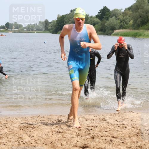21.06.2025 - 27. Vierlanden-Triathlon Lena Gebhardt http://msf.ph/oto/8037315 15.06.2025 12:04:11 Schwimmen 1009, 1010, 1011, 1012, 1013 meine-sportfotos.de