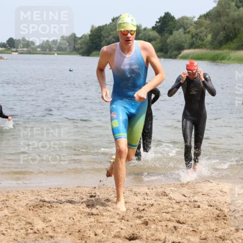 21.06.2025 - 27. Vierlanden-Triathlon Lena Gebhardt http://msf.ph/oto/8037318 15.06.2025 12:04:11 Schwimmen 1009, 1010, 1011, 1012, 1013 meine-sportfotos.de