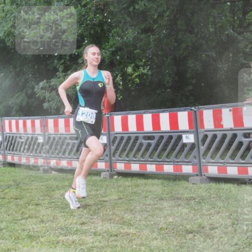 21.06.2025 - 27. Vierlanden-Triathlon KatJ http://msf.ph/oto/8037334 15.06.2025 14:18:21 Ziel 1208, 1272 meine-sportfotos.de