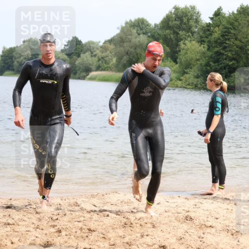 21.06.2025 - 27. Vierlanden-Triathlon Lena Gebhardt http://msf.ph/oto/8037338 15.06.2025 12:04:13 Schwimmen 1009, 1010, 1011, 1012, 1013 meine-sportfotos.de