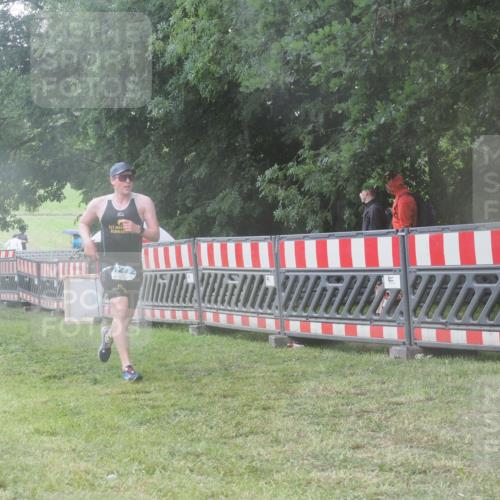 21.06.2025 - 27. Vierlanden-Triathlon KatJ http://msf.ph/oto/8037344 15.06.2025 14:18:25 Ziel 1272 meine-sportfotos.de