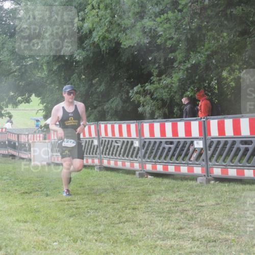 21.06.2025 - 27. Vierlanden-Triathlon KatJ http://msf.ph/oto/8037349 15.06.2025 14:18:25 Ziel 1272 meine-sportfotos.de