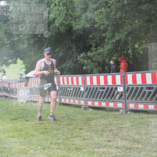 21.06.2025 - 27. Vierlanden-Triathlon KatJ http://msf.ph/oto/8037354 15.06.2025 14:18:25 Ziel 1272 meine-sportfotos.de