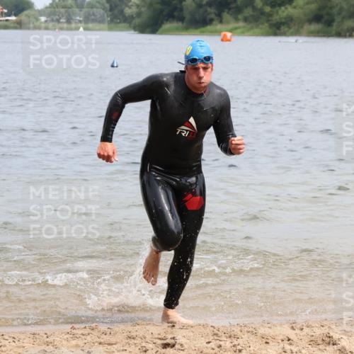 21.06.2025 - 27. Vierlanden-Triathlon Lena Gebhardt http://msf.ph/oto/8037361 15.06.2025 12:04:16 Schwimmen 1009, 1010, 1011, 1012, 1013 meine-sportfotos.de