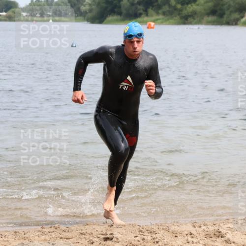 21.06.2025 - 27. Vierlanden-Triathlon Lena Gebhardt http://msf.ph/oto/8037367 15.06.2025 12:04:16 Schwimmen 1009, 1010, 1011, 1012, 1013 meine-sportfotos.de
