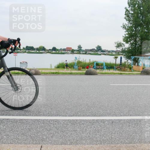 15.06.2025 - 27. Vierlanden-Triathlon H.Heesch http://msf.ph/oto/8037370 15.06.2025 10:52:02 Radfahren 81, 382, 435, 623 meine-sportfotos.de