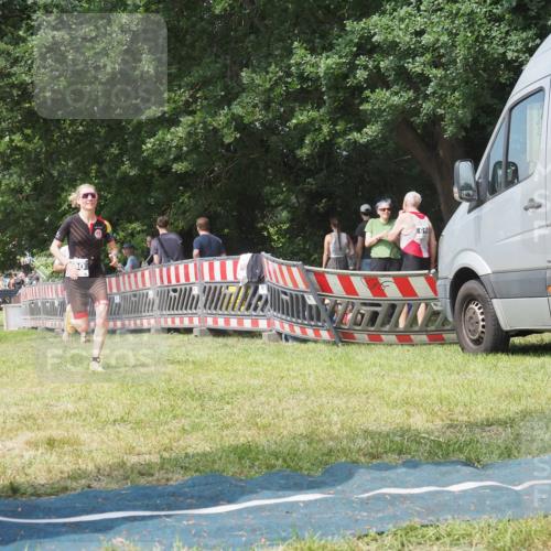 21.06.2025 - 27. Vierlanden-Triathlon KatJ http://msf.ph/oto/8037373 15.06.2025 11:28:00 Schwimmen  meine-sportfotos.de